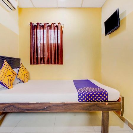 Oyo 70661 Hotel Al Makkah Managed By Hotel Paris Мумбай Екстериор снимка