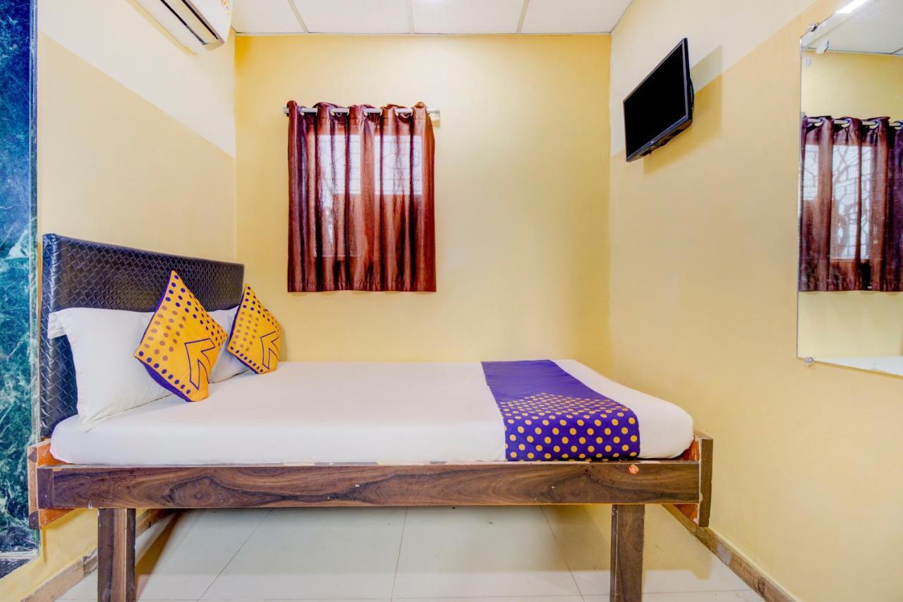 Oyo 70661 Hotel Al Makkah Managed By Hotel Paris Мумбай Екстериор снимка
