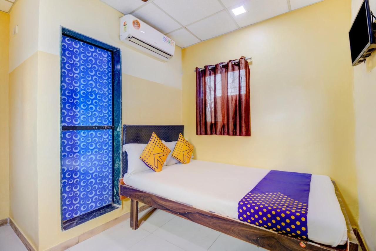 Oyo 70661 Hotel Al Makkah Managed By Hotel Paris Мумбай Екстериор снимка